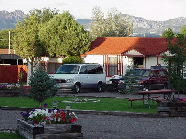 פנגואיץ' Bryce Canyon Motel מראה חיצוני תמונה
